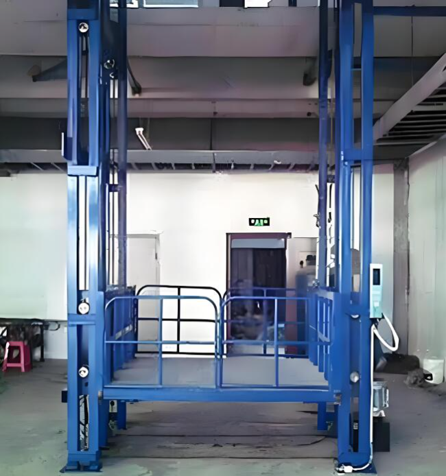 钢城导轨式升降货梯